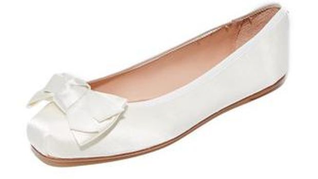 5 Sepatu Flat Satin yang Cantik dan Tidak Buat Pegal Dipakai Kondangan