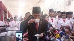Gaya Jokowi Seruput Kopi Bali