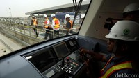 Skytrain berjalan sepanjang 500 meter.
