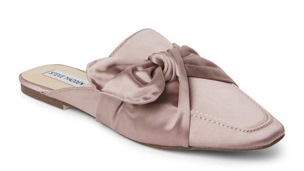 5 Sepatu Flat Satin yang Cantik dan Tidak Buat Pegal Dipakai Kondangan