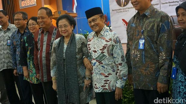 BJ Habibie dan Megawati Soekarno Putri di Dialog Kebangsaan LIPI