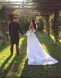 Unik, Fashion Blogger Ini Beri Inspirasi Gaun Pengantin 'Naked Dress'