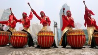Aksi koreografi tersebut dilakukan saat pengambilan gambar untuk iklan layanan masyarakat.