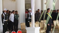 Geladi resik pun dilakukan di Istana Merdeka, Jl Medan Merdeka Utara, Jakarta Pusat, Selasa (15/8). 