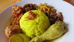 Dijamin Kekenyangan! 7 Racikan Nasi Komplet Tradisional untuk Makan Siang
