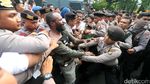 Ricuh, Aksi Aliansi Mahasiswa Papua Dibubarkan