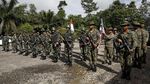 Foto: Ketika Tentara Indonesia dan Malaysia Patroli Bersama