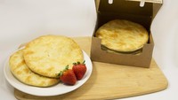 Crotilla termasuk food hybrid baru berbahan croissant. Bentuknya bundar datar mirip lembaran crotilla, namun saat digigit terasa gurih mentega dengan tekstur renyah khas croissant. Foto: Istimewa