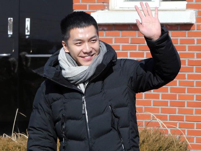 Aktor sekaligus penyanyi Lee Seunggi masuk wajib militer Februari 2016 dan akan menuntaskan kewajibannya Oktober 2017. Foto: istimewa
