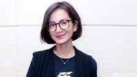 Senyum manisnya saat berpose di depan kamera. Pool/Ismail/detikFoto.