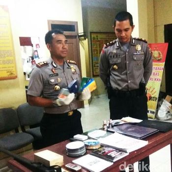 Densus 88 Tangkap Pria Terduga Teroris di Riau