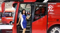 Tak hanya truk, di area kendaraan komersial juga ada bus.