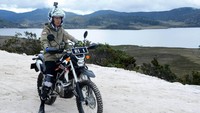 Presiden Jokowi, pertama mempopulerkan metode blusukan ini saat memantau proyek pembangunan jalan nasional di Papua. (Biro Pers Setpres)