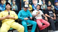 Tora Sudiro saat berkumpul bersama para Cast Warkop DKI Reborn di kawasan Duren Tiga, Jakarta Selatan pada Selasa (15/8). Pool/Ismail/detikFoto.