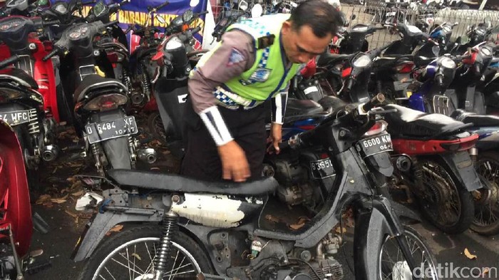 Penjelasan Polisi Soal Pengendara yang Rusak Motornya Saat Ditilang