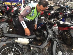 Penjelasan Polisi Soal Pengendara yang Rusak Motornya Saat Ditilang