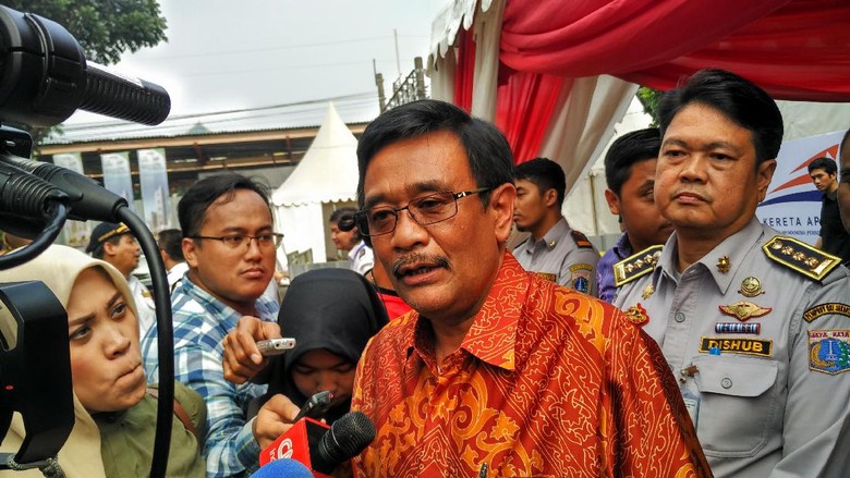 Djarot akan Serahkan Pembangunan Koridor 14 TransJ ke Anies-Sandi Djarot akan Serahkan Pembangunan Koridor 14 TransJ ke Anies-Sandi