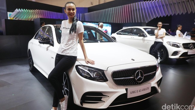 Mobil tersebut diketahui datang dari seri Mercedes-Benz AMG GLC 63 S 4MATIC Coupe. Dilihat dari situs edmunds, harga mobil seri ini berkisar antara Rp 1,2 miliar hingga Rp 2,2 miliar. Foto: Ari Saputra