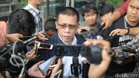 Ia berkeras bahwa Miryam sendiri sudah mengirim surat pernyataan tidak pernah ditekan oleh rekan-rekan Komisi III di DPR. Buntutnya Masinton menuntut klarifikasi.