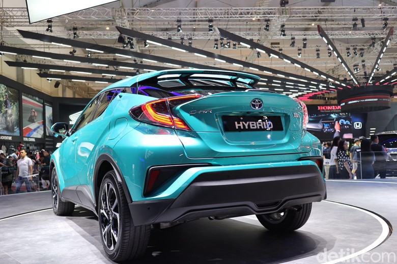 C-HR Hybrid yang meluncur hari ini. Foto: Dina Rayanti C-HR Hybrid yang meluncur hari ini. Foto: Dina Rayanti