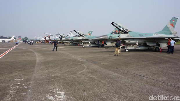 Jelang HUT RI, Sukhoi dan F16 Geladi Resik Flypass di Istana