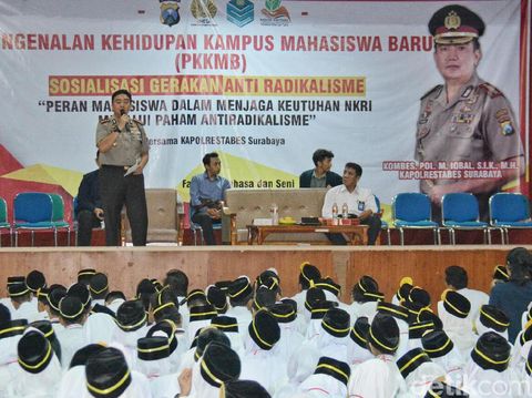 Mahasiswa baru Unesa/