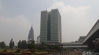 Gedung Nusantara I yang diklaim miring 7 derajat.