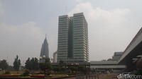 Saat masa sidang, lantai dasar gedung ini kerap diisi aktivitas rapat komisi hingga rapat fraksi. Para wartawan juga kerap duduk-duduk di lantai gedung. 