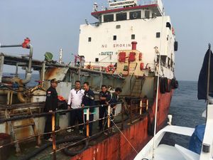 Berlayar Tanpa Surat, Kapal Tanker Terjaring di Pulau Untung Jawa