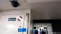 Untuk pengadaan rangkaian kereta skytrain serta teknologinya, AP II setidaknya merogoh kocek hingga Rp 530 miliar. Biaya tersebut sudah termasuk tiga rangkaian kereta yang didatangkan dari perusahaan asal Korea Selatan, Woojin Industrial System Co Ltd.