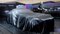 AMG E 43, AMG GLC Coupe, dan AMG GT R diluncurkan di Gaikindo Indonesia International Auto Show (GIIAS) 2017. Peluncuran tiga mobil baru ini merupakan cara Mercedes-Benz Indonesia merayakan ulang tahun AMG ke-50.