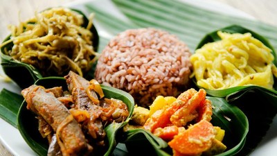 Dijamin Kekenyangan! 7 Racikan Nasi Komplet Tradisional untuk Makan Siang