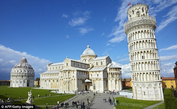 Italia begitu identik dengan Menara miring Pisa. Ternyata Menara Pisa punya kembaran di Kota Illinois, Amerika Serikat. (Menara Pisa /AFP) Italia begitu identik dengan Menara miring Pisa. Ternyata Menara Pisa punya kembaran di Kota Illinois, Amerika Serikat. (Menara Pisa /AFP)