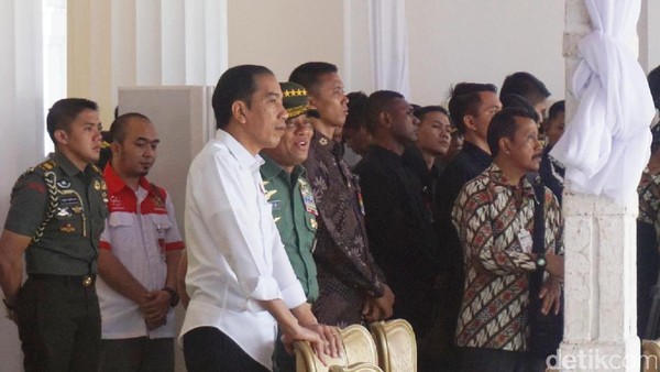 Momen Keakraban Jokowi dan Panglima di Geladi Resik HUT RI