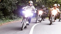 Menikmati pesona alam Lombok dengan motor trail, tulis susi menyertai foto yang diunggahnya di Instagram. (Susi udjiastuti/Instagram).
