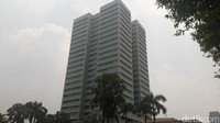 Gedung Nusantara I terletak di sisi paling selatan Kompleks Parlemen, Senayan, Jakarta. Gedung ini memiliki 24 lantai sekaligus tempat kerja anggota DPR di fraksinya masing-masing. 