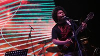 Salah satunya adalah momen kebersamaan Payung Teduh di atas panggung Synchronize Fest 2017. Foto: Asep Syaifullah/detikHOT