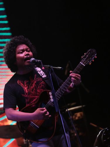 Is 'Payung Teduh'