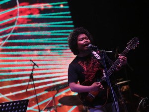 Vokalis Payung Teduh Pamit Mundur, Netizen Melucu