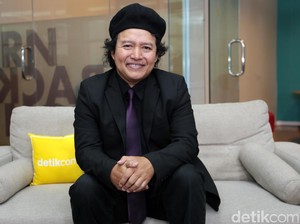 Andrea Hirata Buka-bukaan di detikHOT
