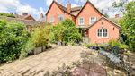 Foto: Rumah Masa Kecil Harry Potter yang Dijual
