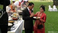 Para juara lomba masak itu beraksi di halaman tengah Istana Kepresidenan Jakarta, Selasa (15/8/2017). Mereka menyajikan menu andalan untuk Presiden Jokowi.