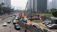 Tak hanya di kawasan Senayan, Stasiun MRT Stasiun Lebak Bulus, Stasiun Blok M, Stasiun Sisingamangaraja, Stasiun Dukuh Atas, dan Stasiun Bundaran HI juga akan terintegrasi langsung dengan halte bus TransJakarta. 