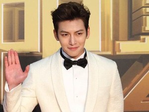 Ji Chang Wook Pamer Hadiah Spesial dari Chanyeol EXO