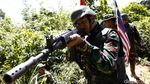 Foto: Ketika Tentara Indonesia dan Malaysia Patroli Bersama