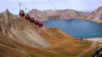Danau Chon berada di kawasan Gunung Paektu. Gunung ini berada di Samjiyon atau 385 km dari ibukota Pyongyang (Korea Konsult)