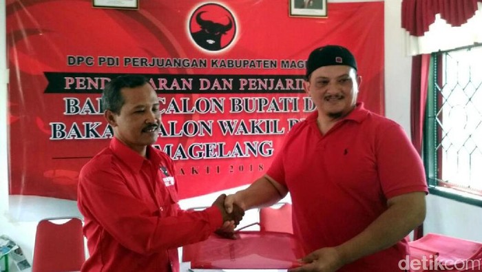 Aktor Kawakan Clift Sangra Daftar Cawabup Magelang di PDIP
