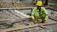 Pembuatan pedestrian dilakukan dengan sangat teliti.