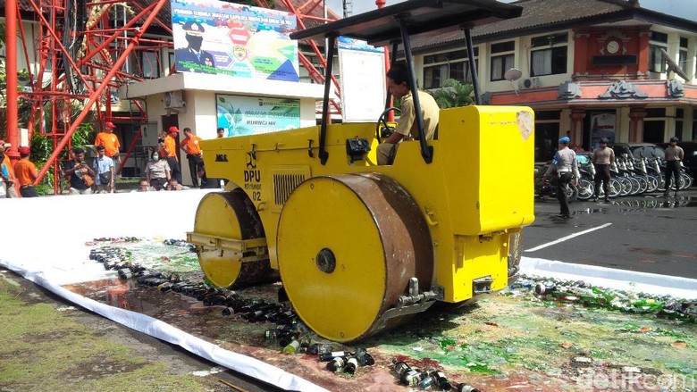 Polda Bali Musnahkan 7,9 Kg Ganja dan 1,1 Kg Sabu Polda Bali Musnahkan 7,9 Kg Ganja dan 1,1 Kg Sabu
