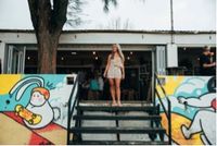 Mural yang unik di Mavericks Bar (Foto: Hong Kong Tourism Board)